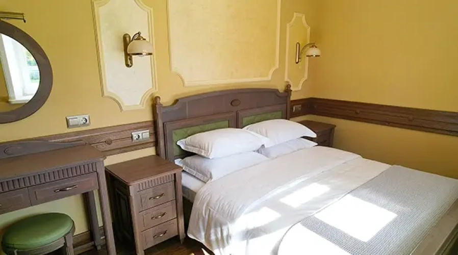 2 Bedrooms Family room