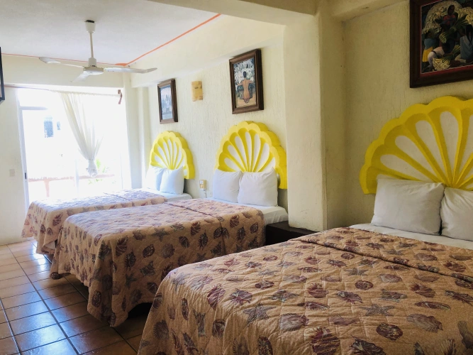 Standard Triple room