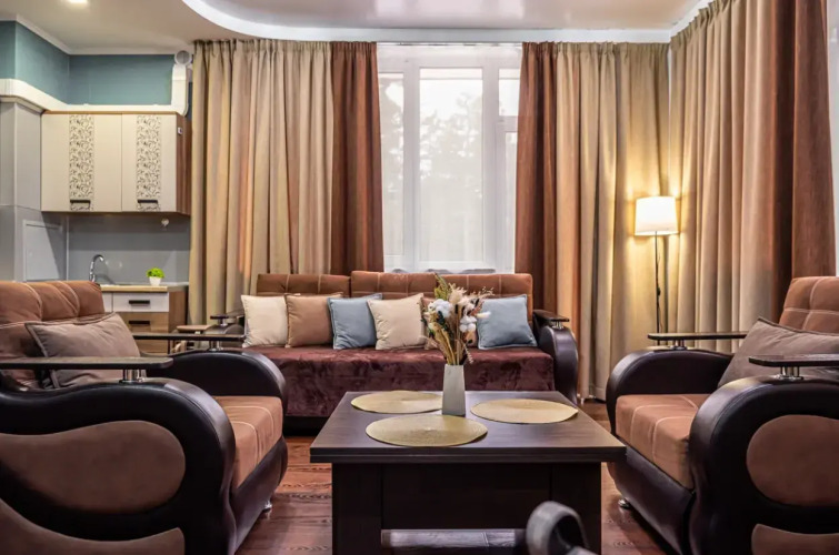 Фотография номера квартиры Апартаменты Семейные с Балконом  и Красивым Видом в Сосновом Лесу от Квартирукинг