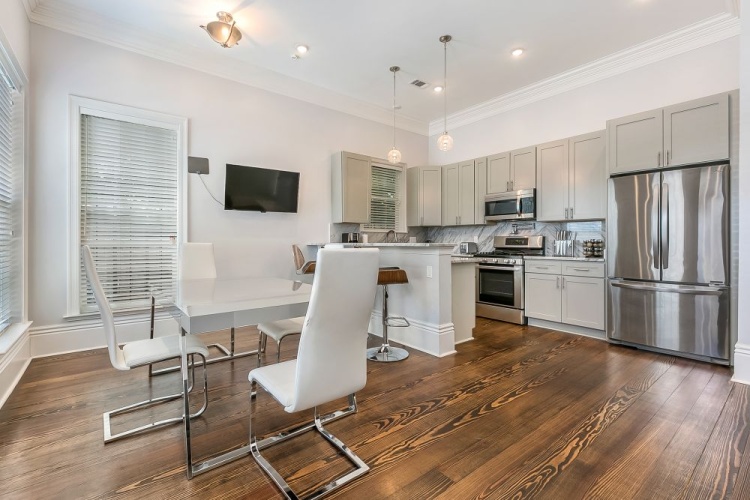 2 Bedrooms Apartment