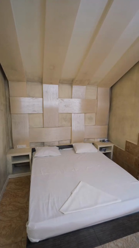 3 Bedrooms Cottage with courtyard view