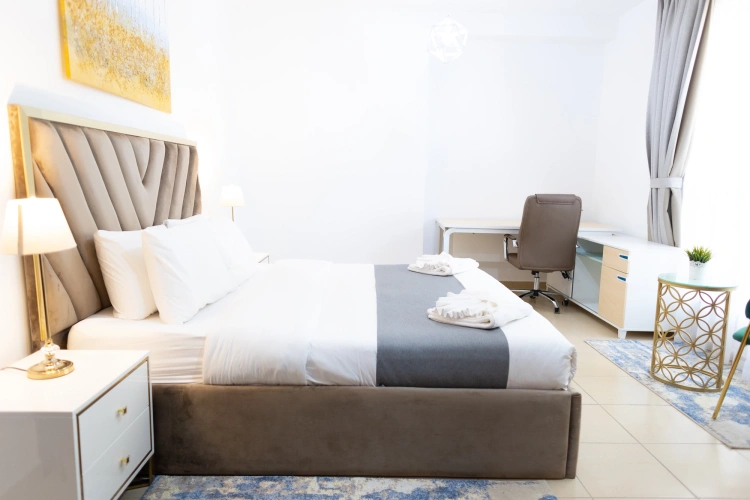 2 Bedrooms Luxury Apartment with balcony and with city view