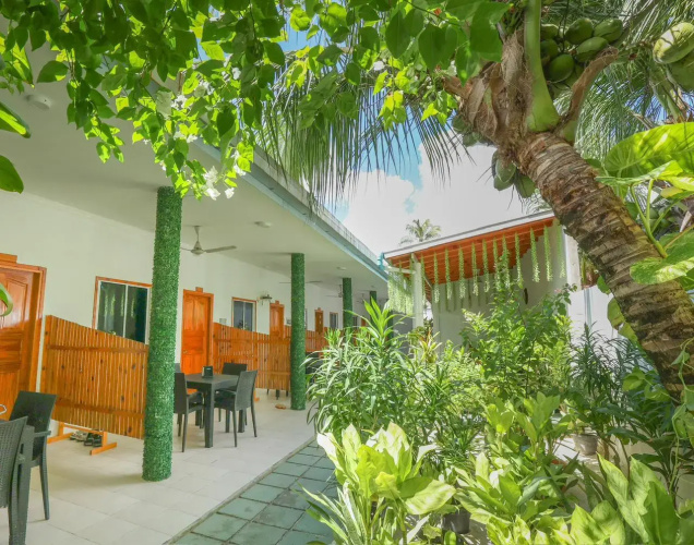 Thoddoo Sunny Beach Guest house