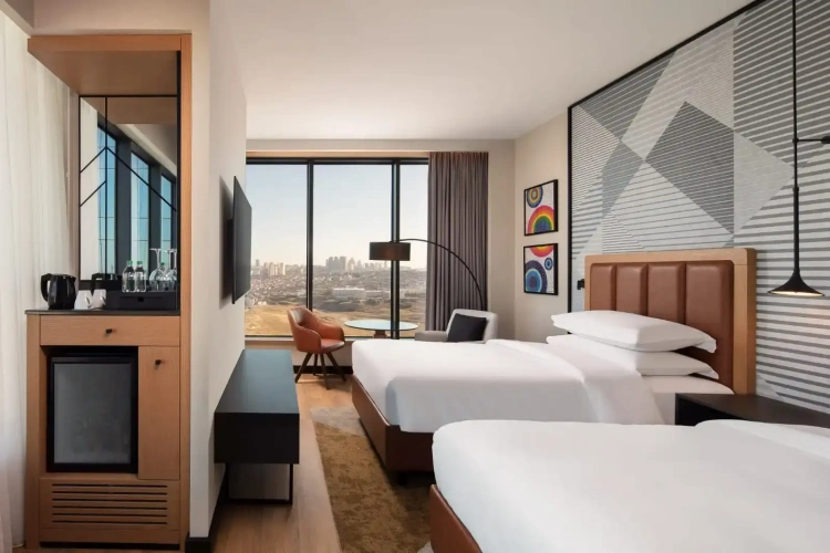 Premium Corner Twin room with city view