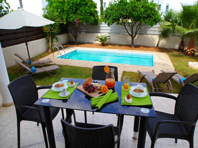 Yioula Villa