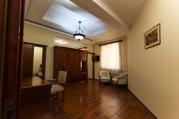 Standard Quadruple room with view