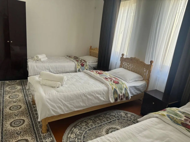 Standard Triple room with city view