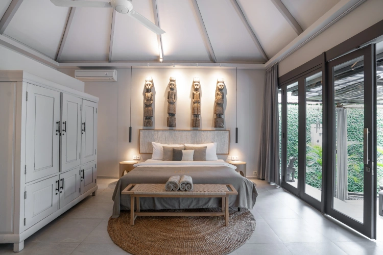 Executive Suite with pool view