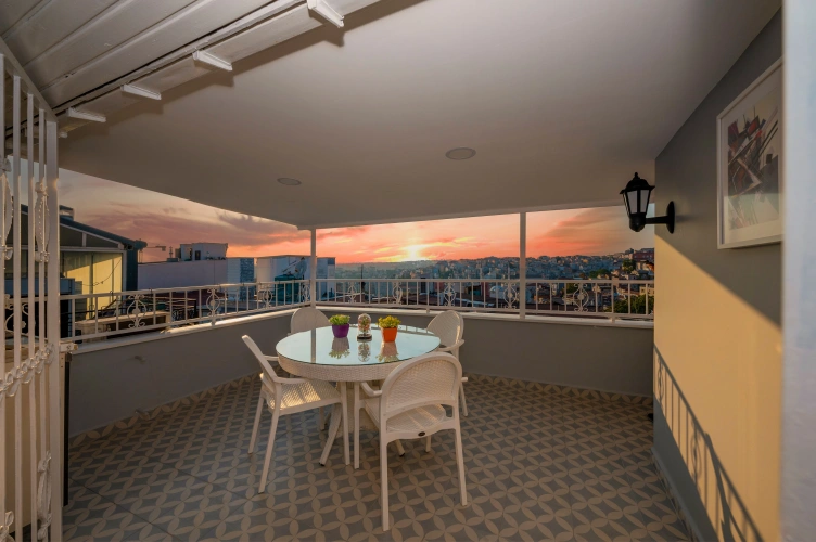 Superior Double room with balcony and with city view