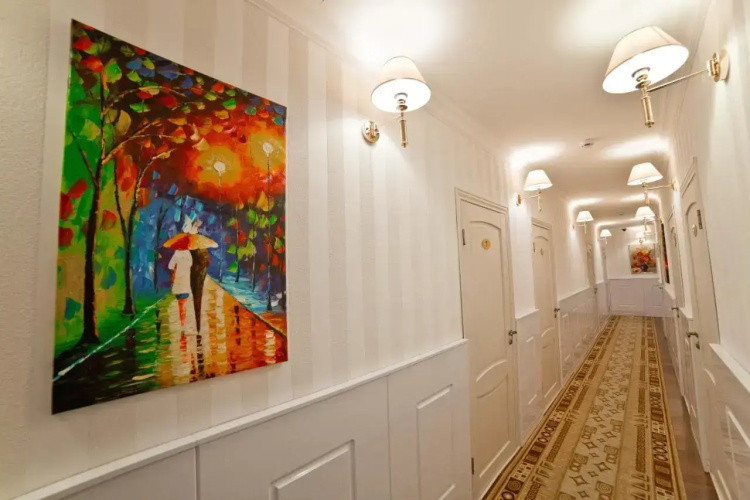 Aruna Hotel
