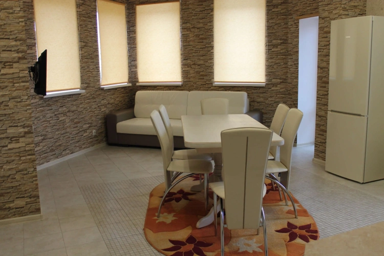 4 Bedrooms Apartment with balcony