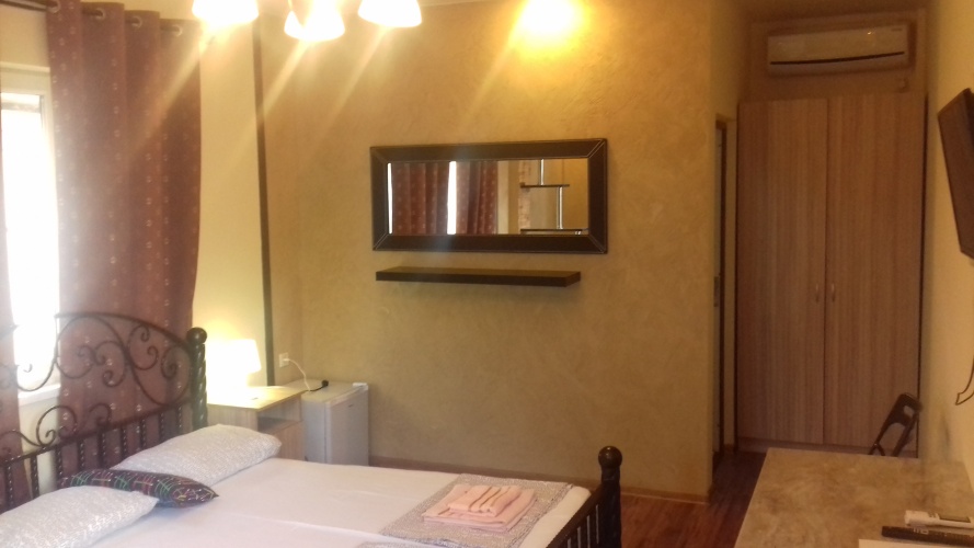 Standard Triple room with courtyard view