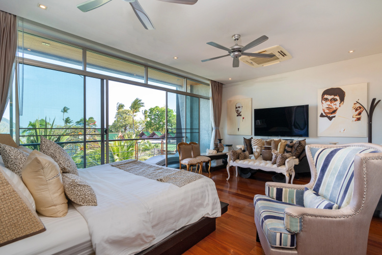 Beachfront luxury villa in Rawai Villa