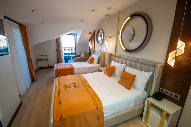 Standard Triple room with balcony