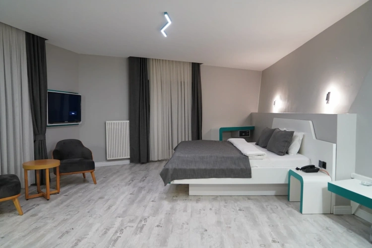 Suite with city view