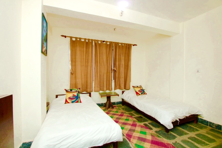 Standard Twin room with view