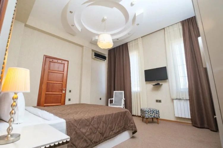 Standard Double room with city view