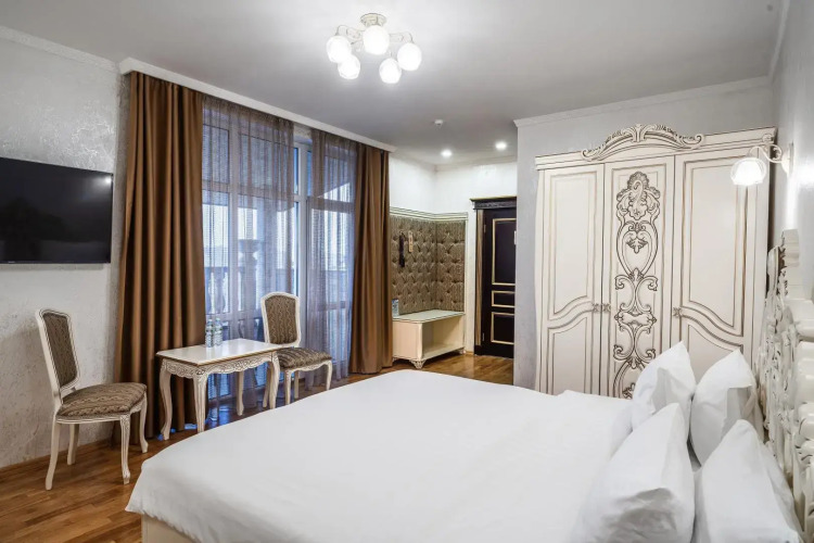 Двухместный номер Comfort Premium с балконом двуспальная кровать