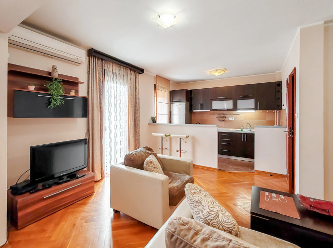 Sunny Three Bedroom Flat
