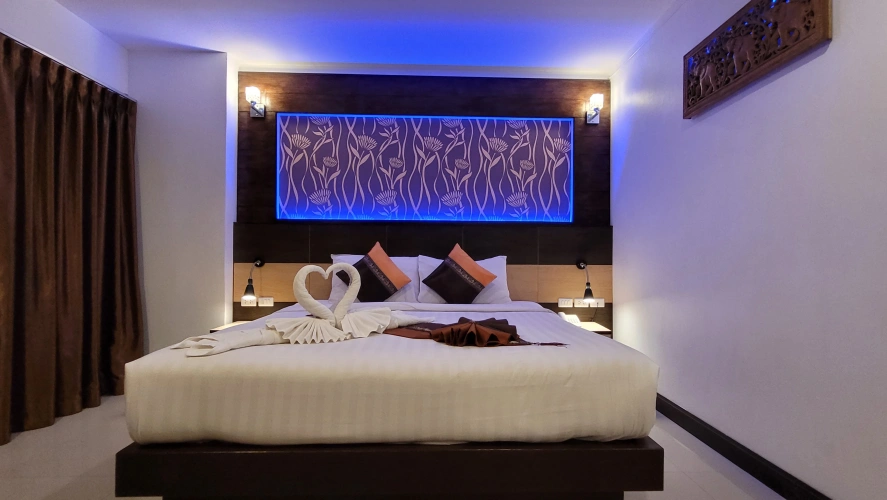 Deluxe room with balcony and with city view