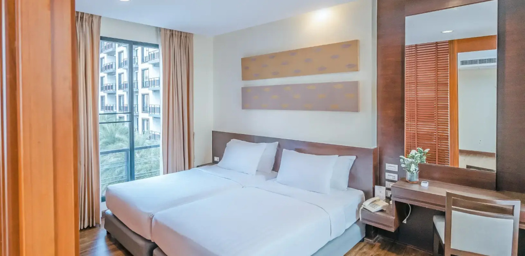 1 Bedroom Double Junior Suite with balcony and with city view