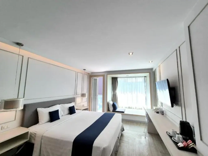 Deluxe Double room with balcony and with city view