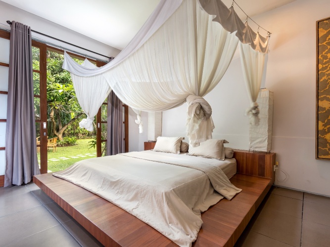 5 Bedrooms Villa