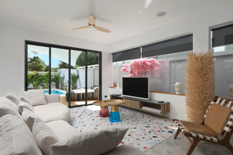 Modern s basseynom 4 spalni CapitalPro Villa