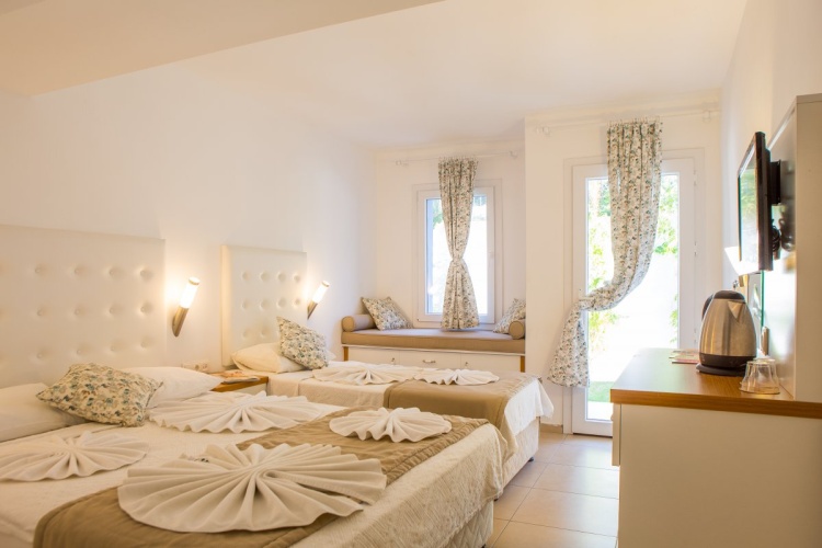 Standard Triple room with balcony and with view