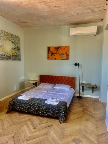 Quintuple Family Suite