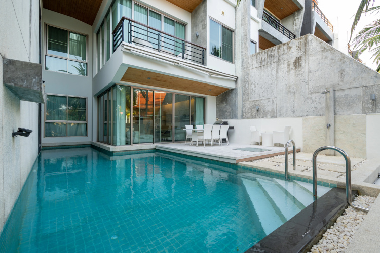 Beachfront luxury villa in Rawai Villa
