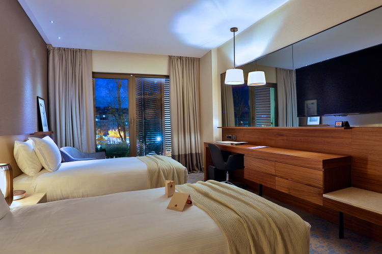 Standard Twin room with city view