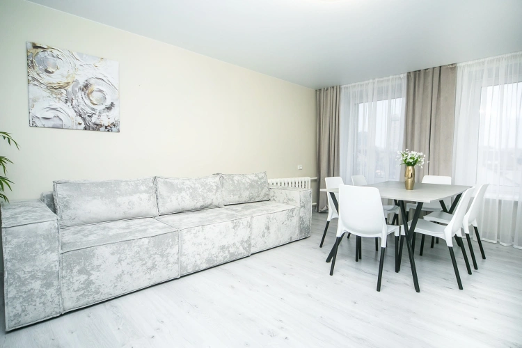 4 Bedrooms Sextuple Apartment with balcony