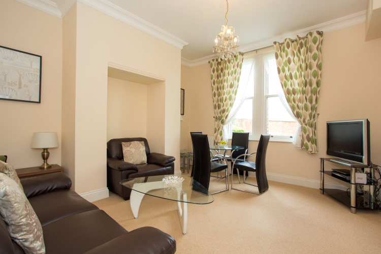 2 Bedrooms Apartment