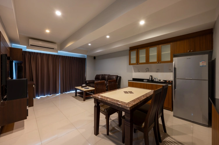 2 Bedrooms Apartment with balcony and with city view