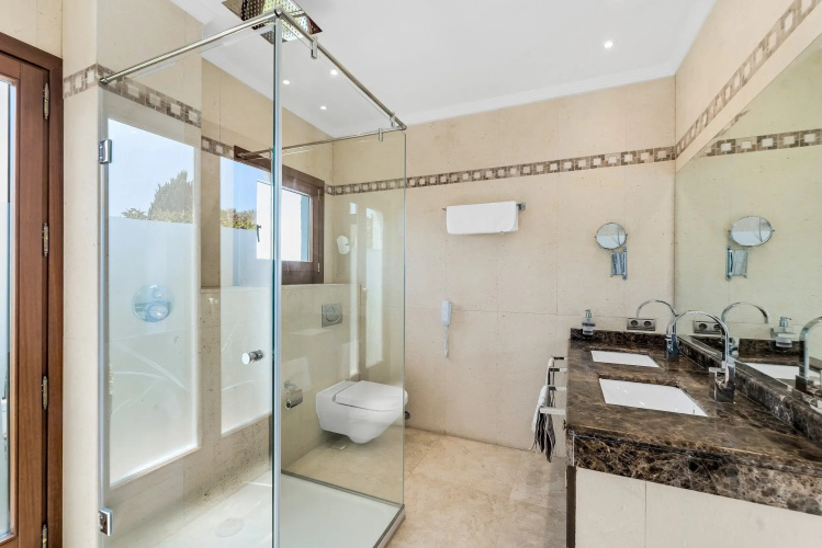 All About Villa Puente Romano