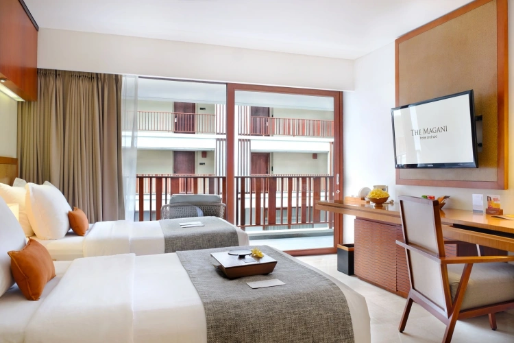 Deluxe Twin room with balcony and with pool view