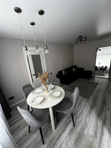 Dizaynerskaya Yevrodvushka Tsentr Flat