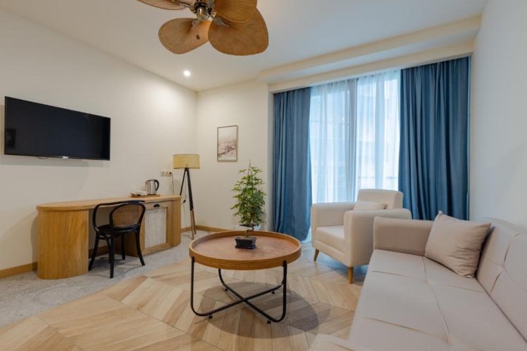 Classic Suite with balcony and with view