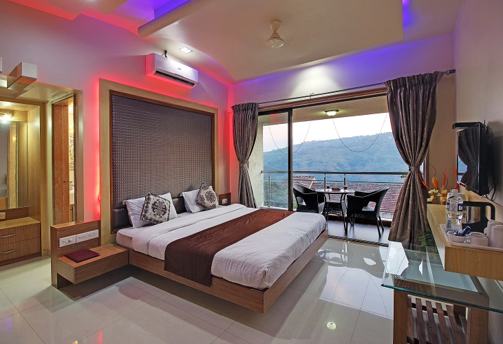 Deluxe Double room with balcony and with mountain view