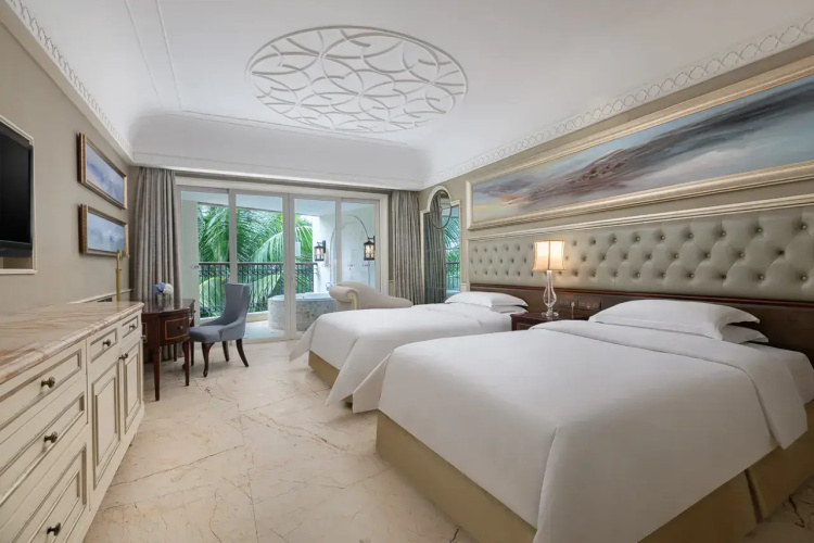 Standard room with balcony and with courtyard view