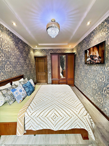 Ulitsa Sadyka Azimova 63 Flat