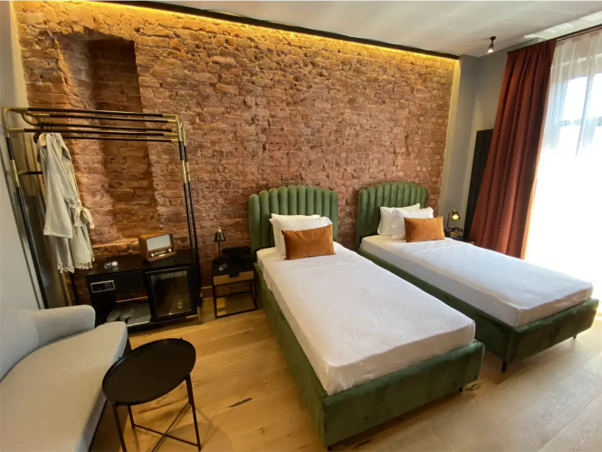 Superior Twin room with street view