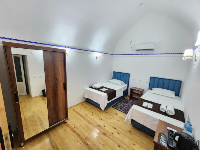 Standard Twin room with balcony