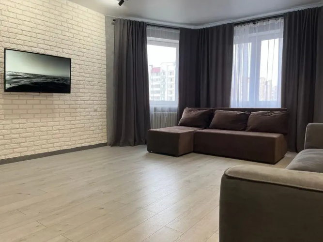 Bolshaya Kvartira s Yevroremontom Flat