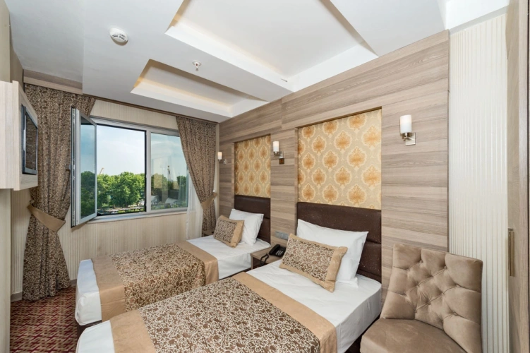 Standard room with city view