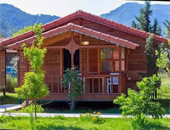 2 Bedrooms Bungalow with balcony and with garden view