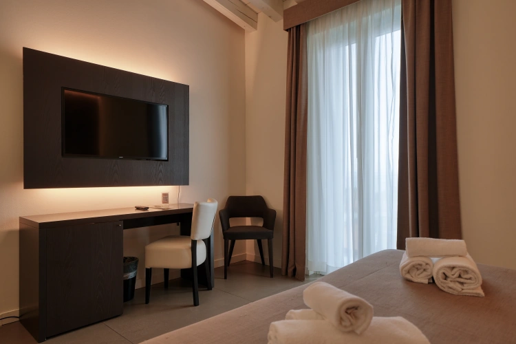 Deluxe room with balcony and with lake view