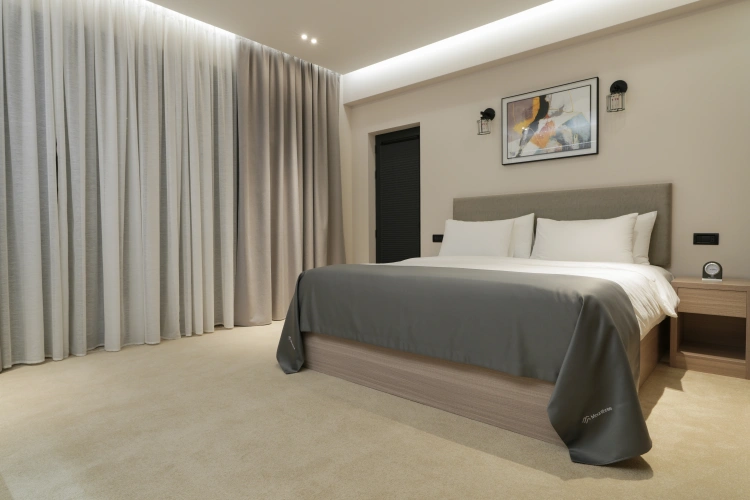 Standard room with courtyard view
