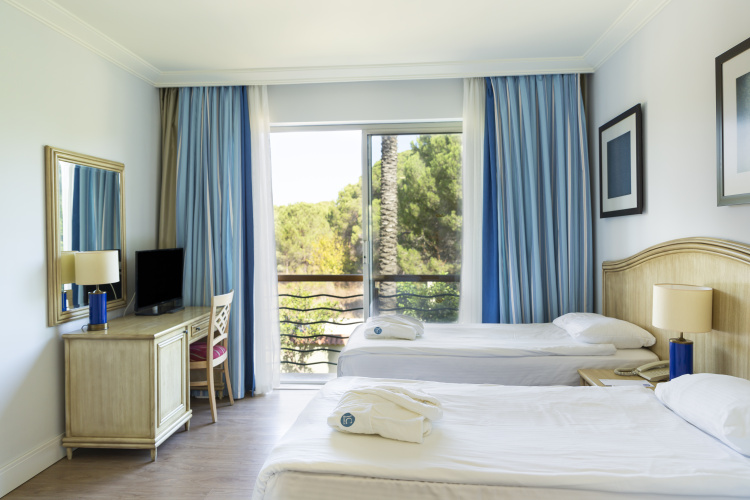 4 Bedrooms Lake Deluxe Villa
